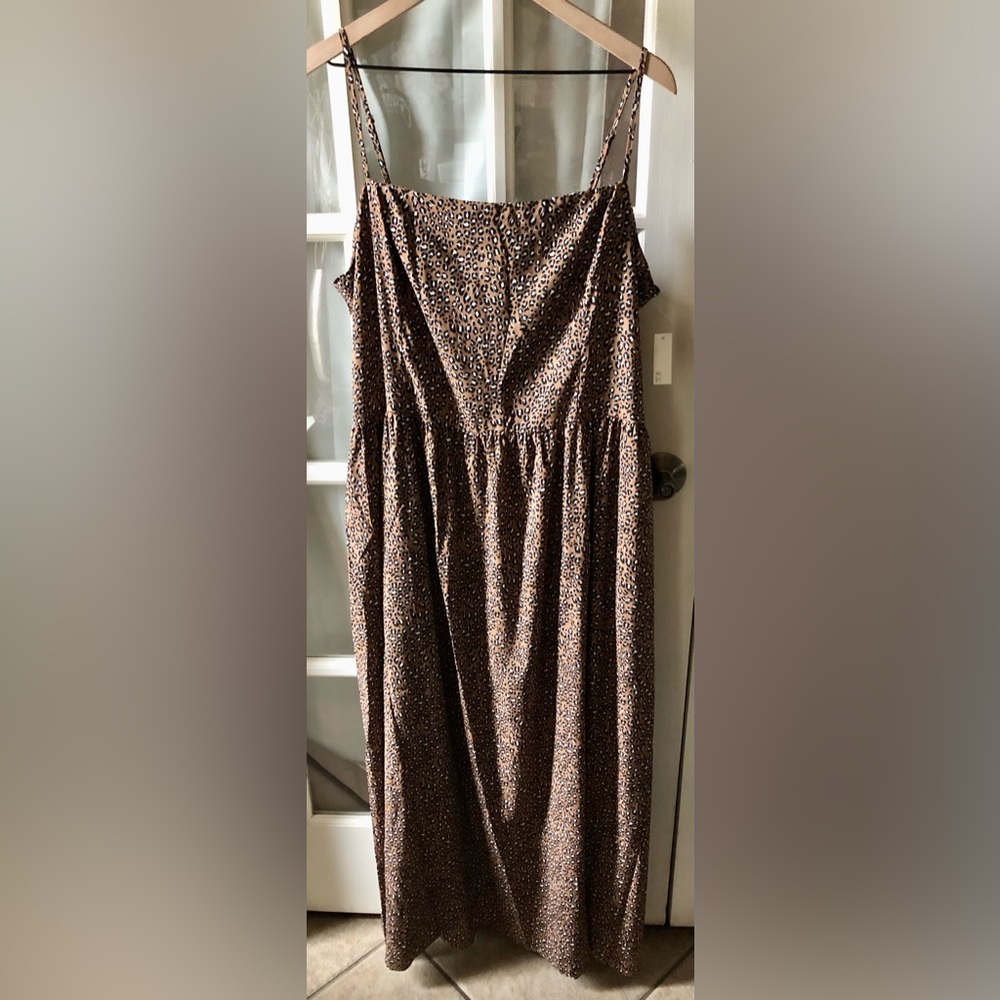 Women’s spaghetti strap animal print maxi dress in size XXL